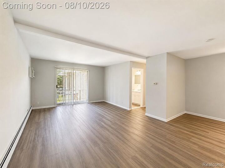 Property Photo:  1954 Axtell Drive 5  MI 48084 4421 