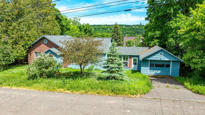 Property Photo:  204 W Douglass Street  MI 49931 
