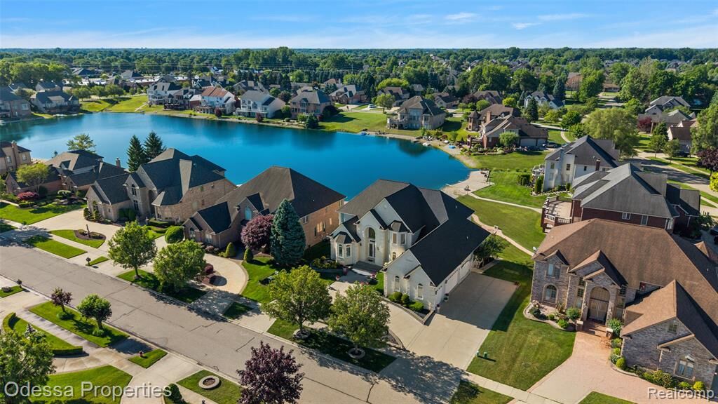 Property Photo:  12984 Azure Drive  MI 48315 3515 