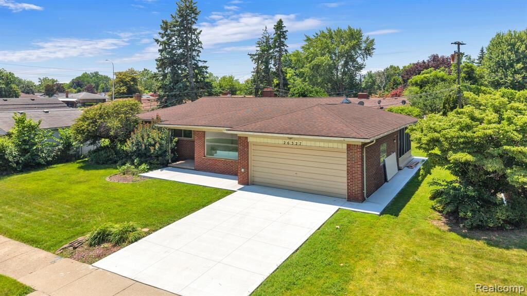 Property Photo: 26327 Woodworth Circle MI 48127 1603