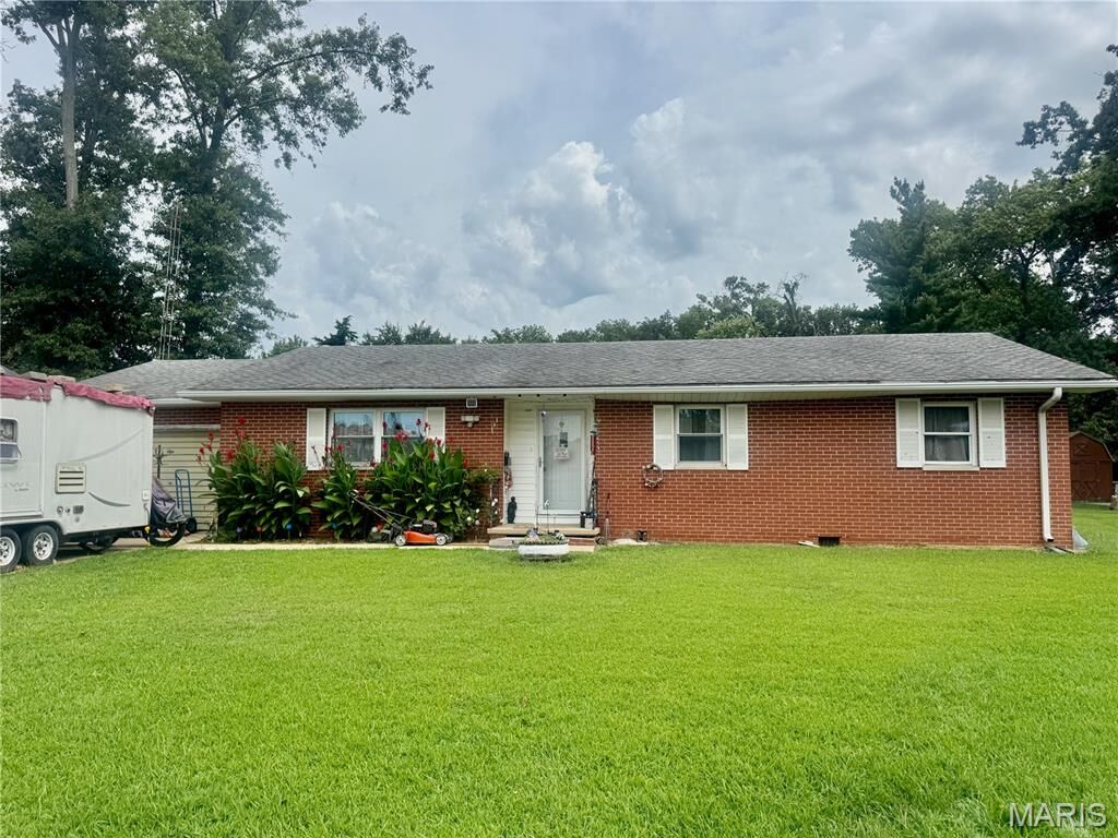Property Photo: 1107 E Washington Avenue IL 62246