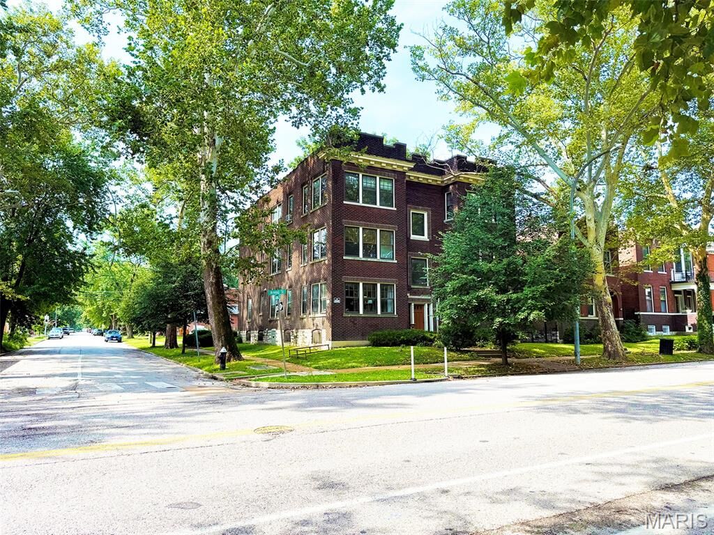 Property Photo: 4400 Arsenal Street 2E MO 63116