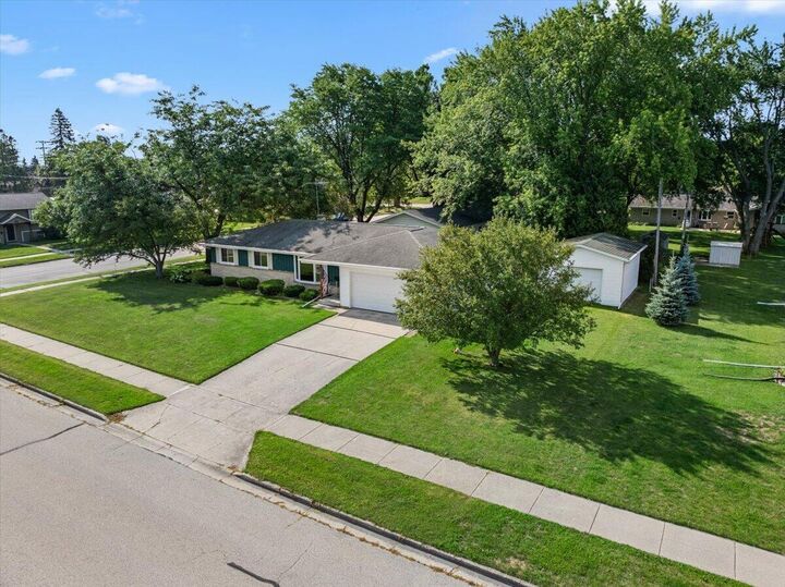 Property Photo: 309 Braatz Dr WI 53040