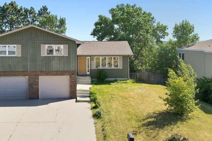 Property Photo:  1113 17th Ave NW  ND 58703 