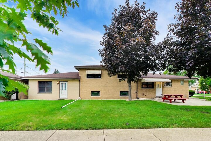 Property Photo:  6101 W 80th Place  IL 60459 