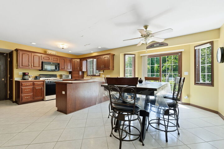 Property Photo:  10 S Hampton Court  IL 60417 