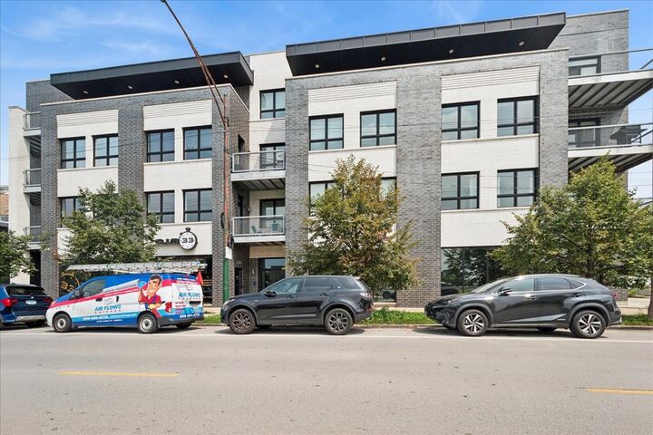 Property Photo: 1317 N Larrabee Street 401 IL 60610