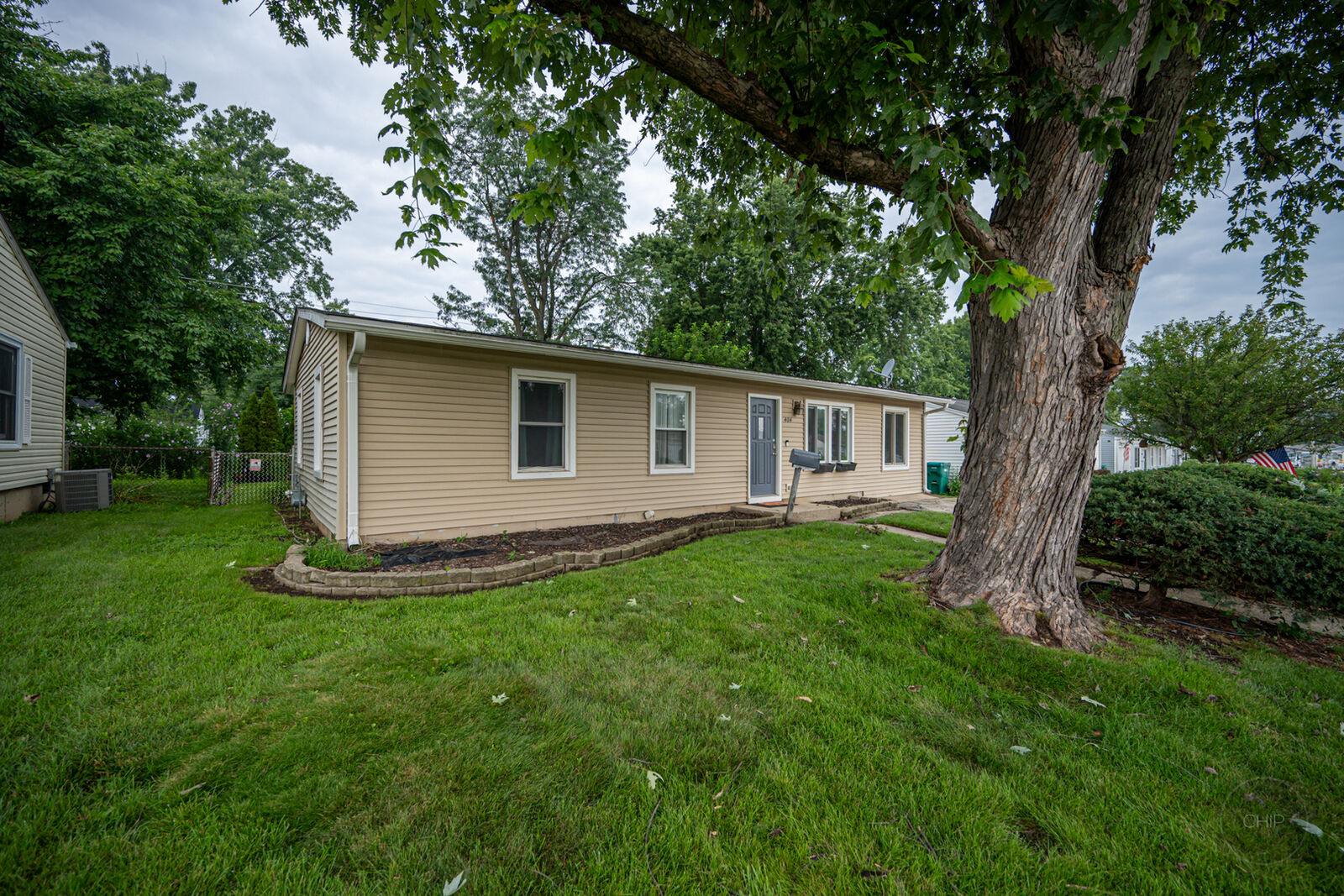 Property Photo:  404 Kenyon Avenue  IL 60446 