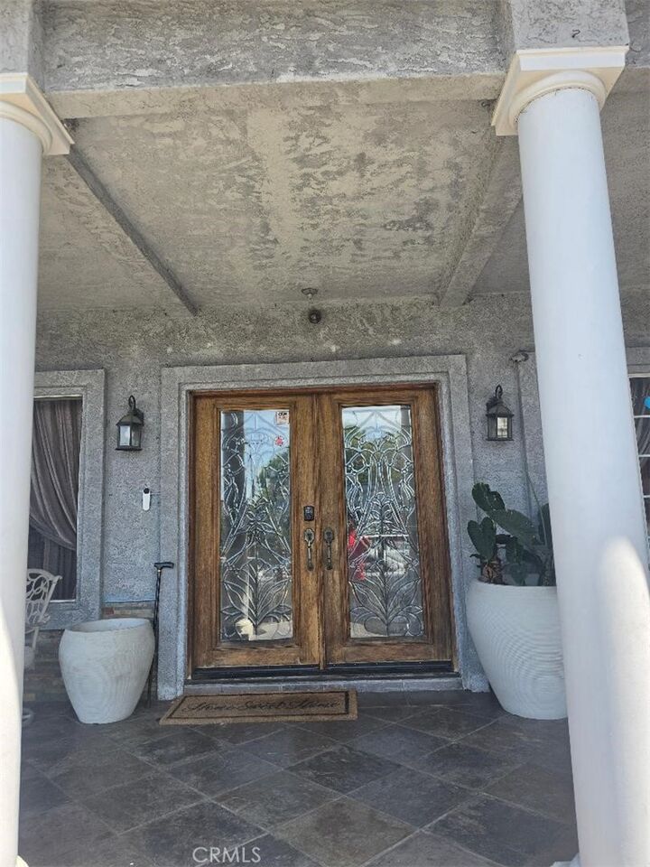 Property Photo:  1117 E 65th  CA 90001 