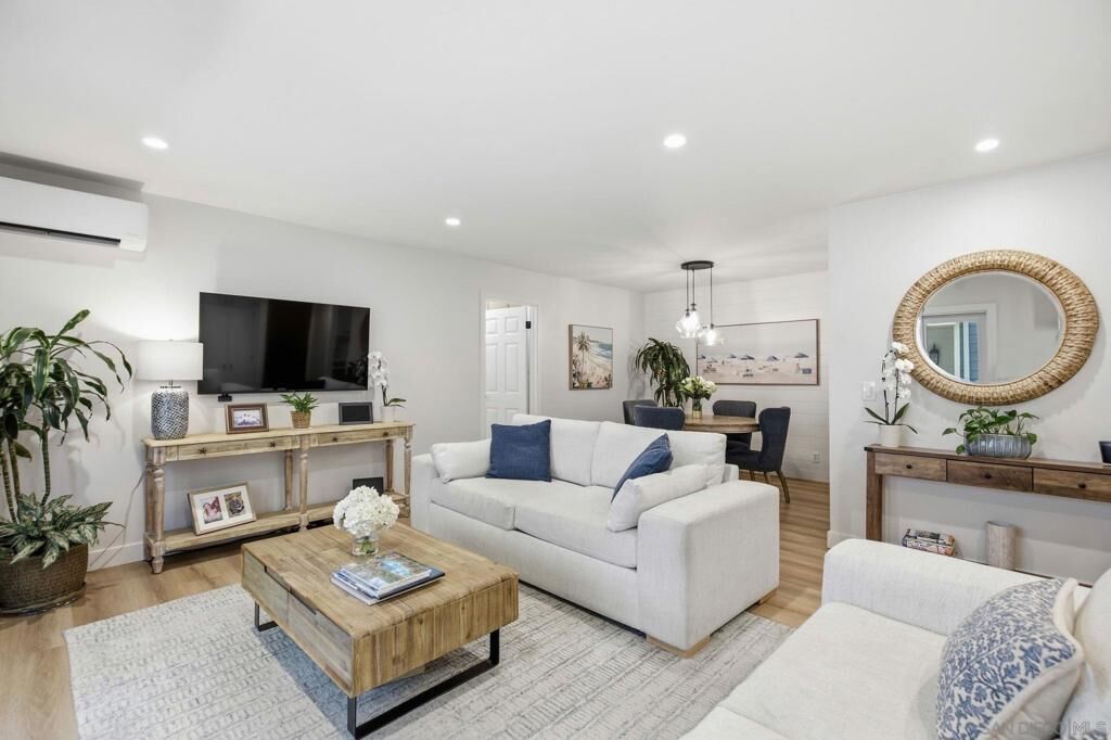 Property Photo:  858 E Ave  CA 92118 