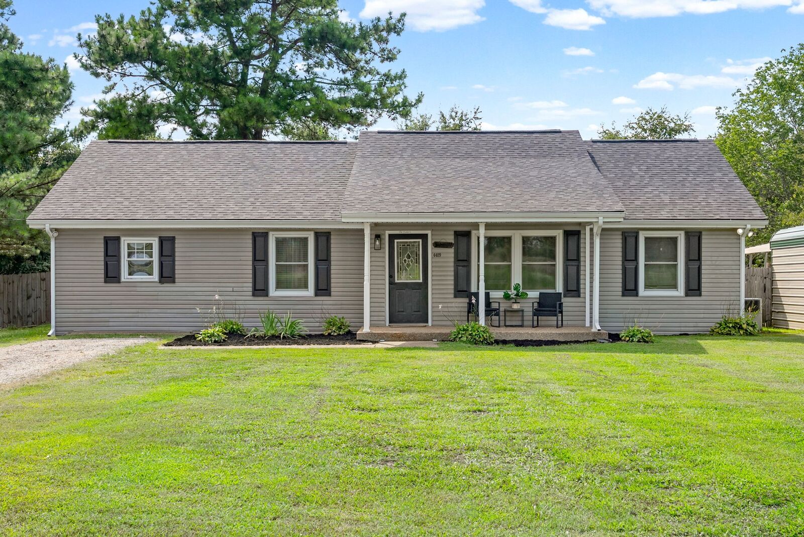 Property Photo: 4409 Thomasville Rd TN 37035