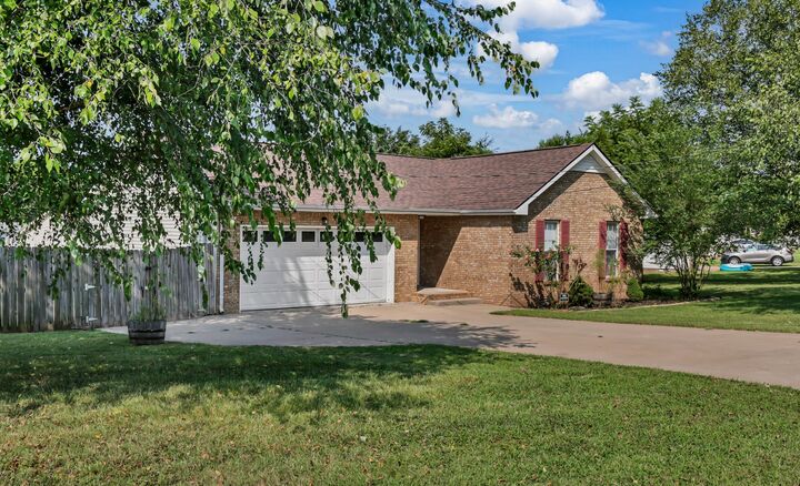 Property Photo:  301 Eggars Ct  TN 37042 