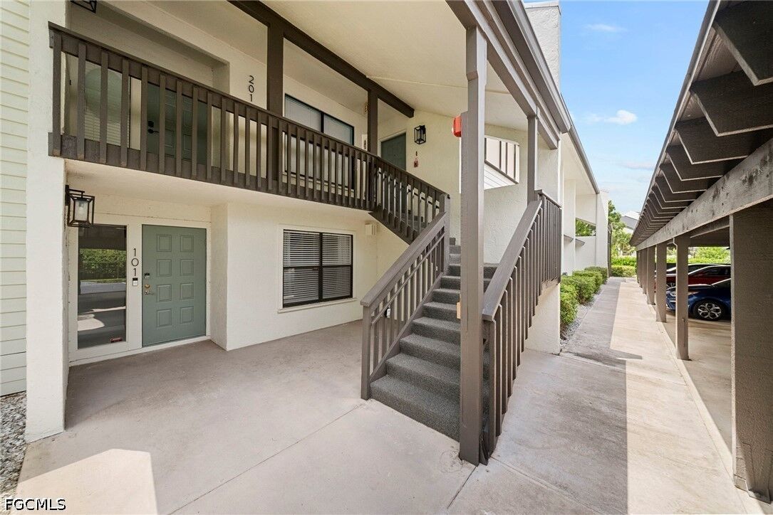 Property Photo:  16472 Timberlakes Drive 101  FL 33908 