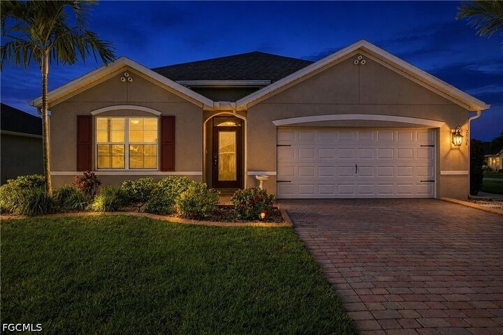 Property Photo:  2708 Foralesca Court  FL 33909 