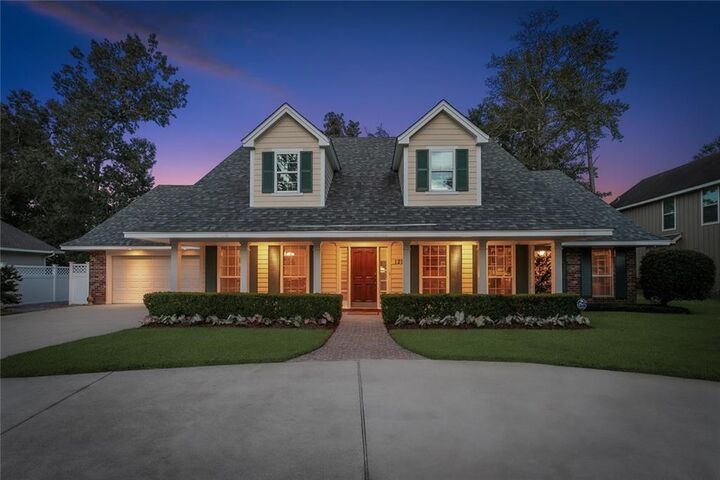 Property Photo: 129 E Ruelle Drive LA 70471