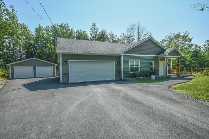 Property Photo: 44 Fairway Avenue NS B0N 2H0