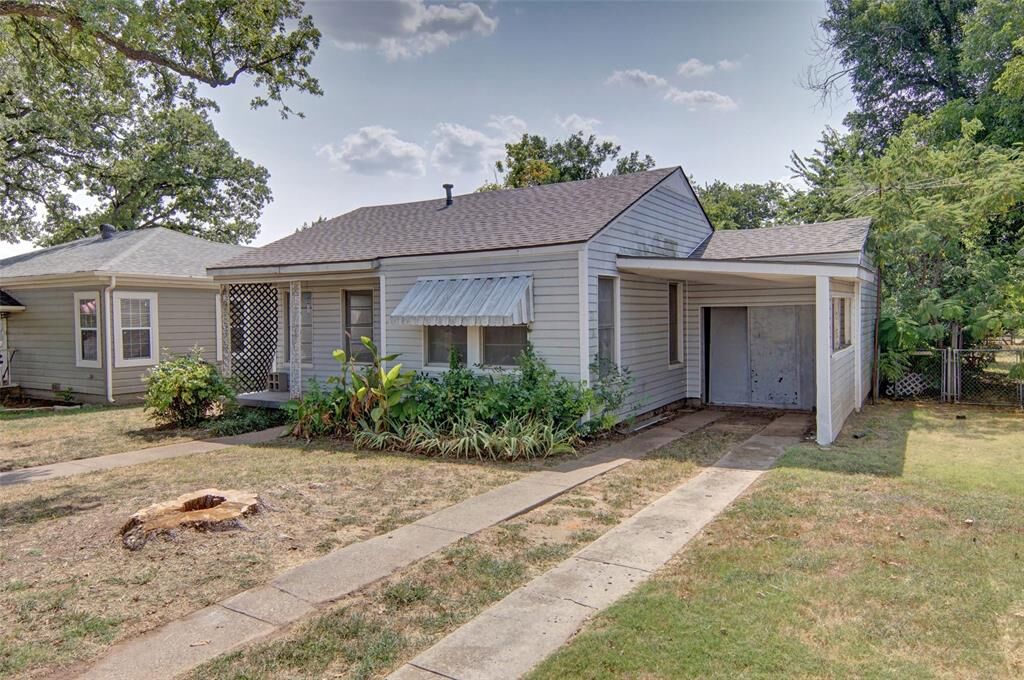 Property Photo: 1203 Hanover Street TX 76086