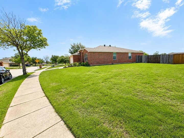 Property Photo: 3402 Friesian Court TX 76210