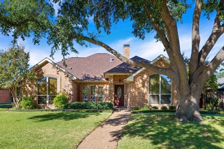 Property Photo: 732 Greenway Drive TX 75019