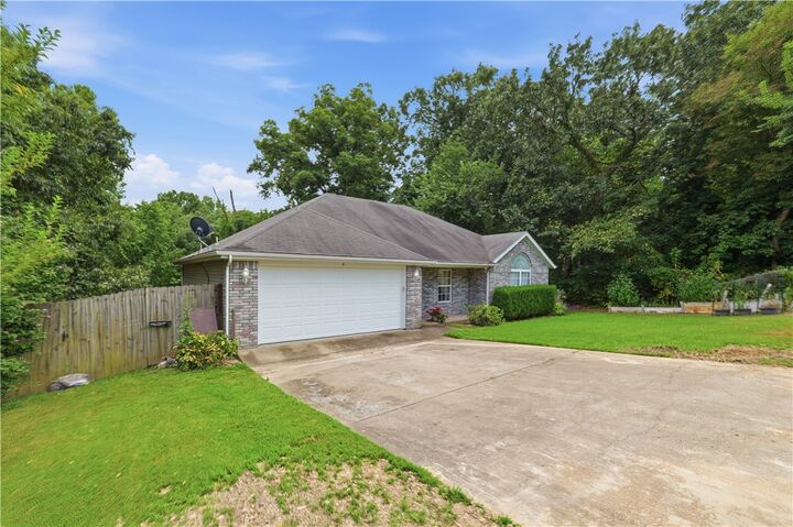 Property Photo: 4 Doon Lane AR 72715