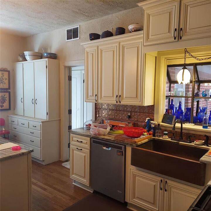 Property Photo: 2121 W 15th Street OK 74834
