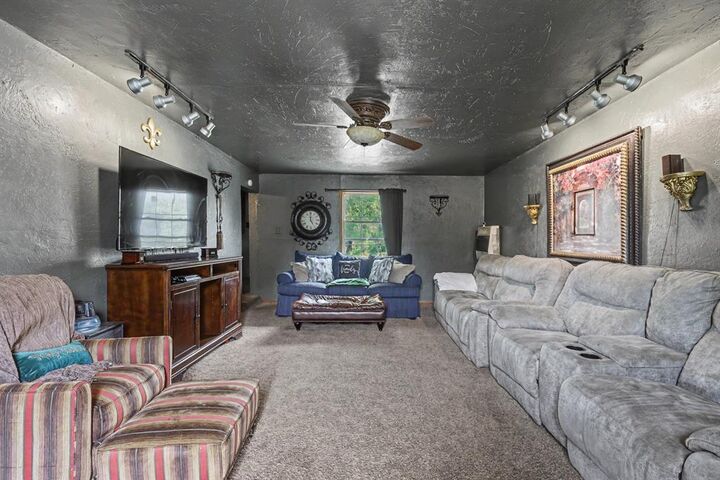 Property Photo:  909 E Park Street  OK 74873 