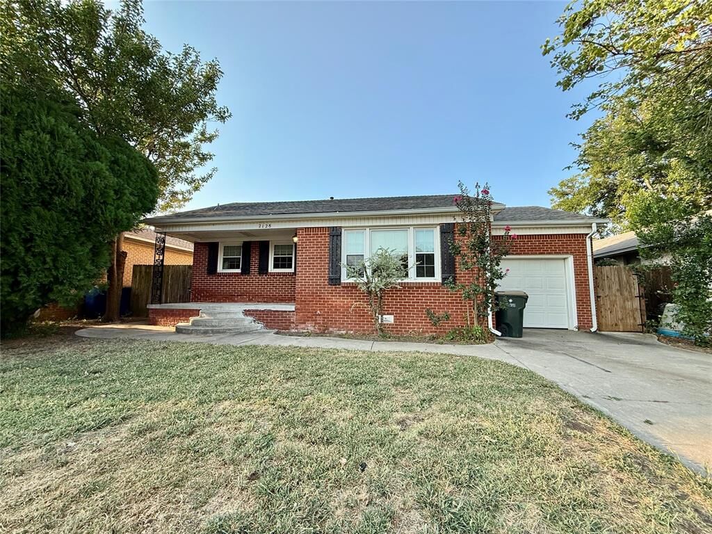Property Photo: 2128 Carlisle Road OK 73120