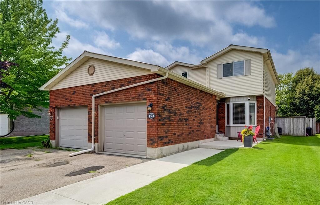 Property Photo: 102 William Street N ON N0B 2R0