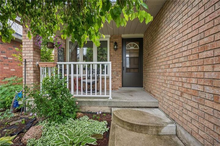 Property Photo:  817 Acadia Drive  ON L8W 3V5 