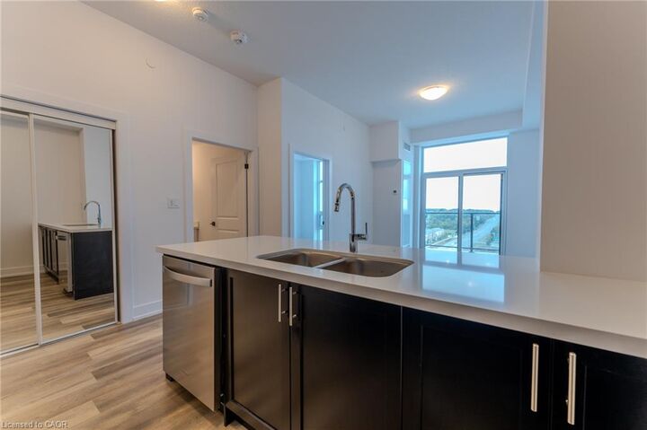 Property Photo:  470 Dundas Street E 1207  ON L8B 2A6 