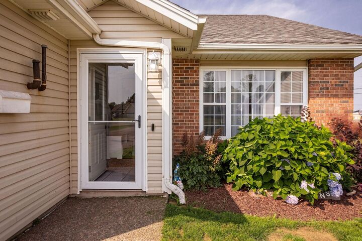 Property Photo:  33 Holland Drive  PE C1B 1S9 