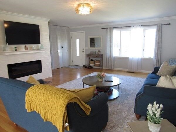 Property Photo: 6 Loring Hills Ave. 1B MA 01970