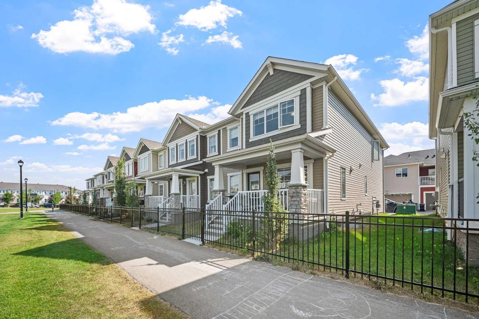 Property Photo:  220 Windbury Lane SW  AB T4B 5J5 
