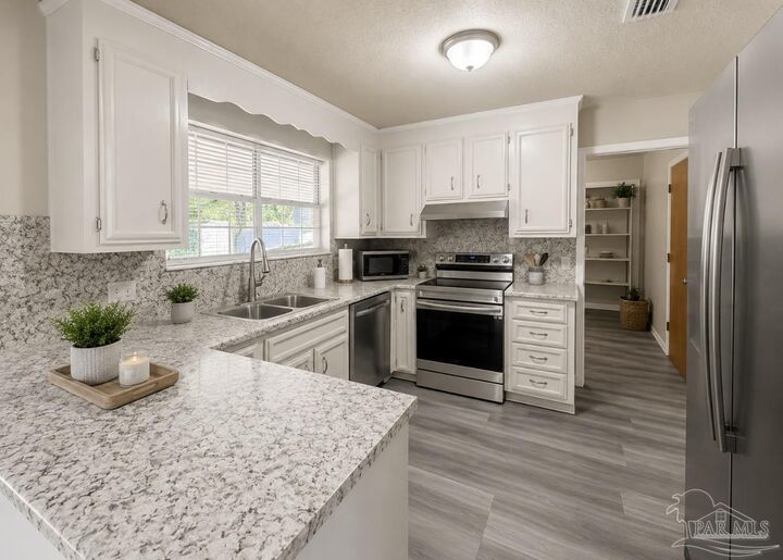 Property Photo: 6 Rodgers Pl FL 32506