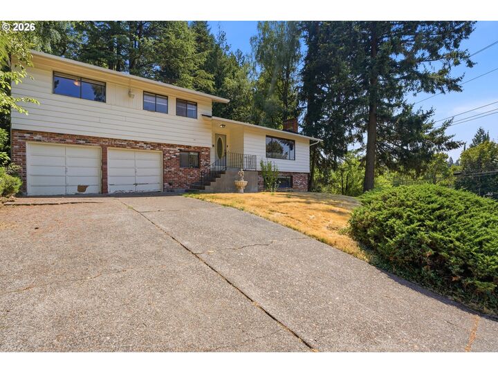 Property Photo: 13570 Shireva Dr OR 97034