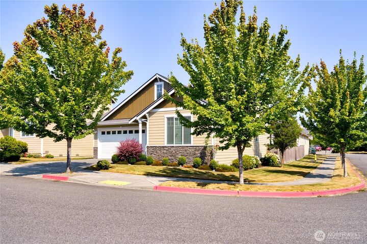 Property Photo:  1758  Hillcrest Loop  WA 98274 