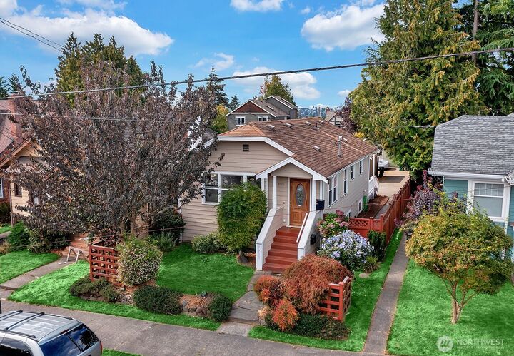 Property Photo:  