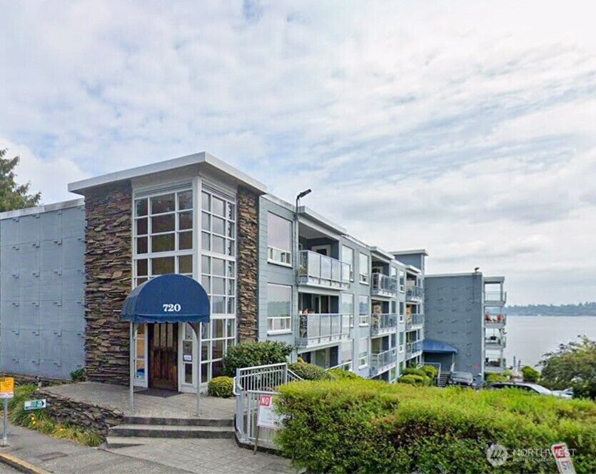 Property Photo:  720  Lakeside Avenue S 208  WA 98144 