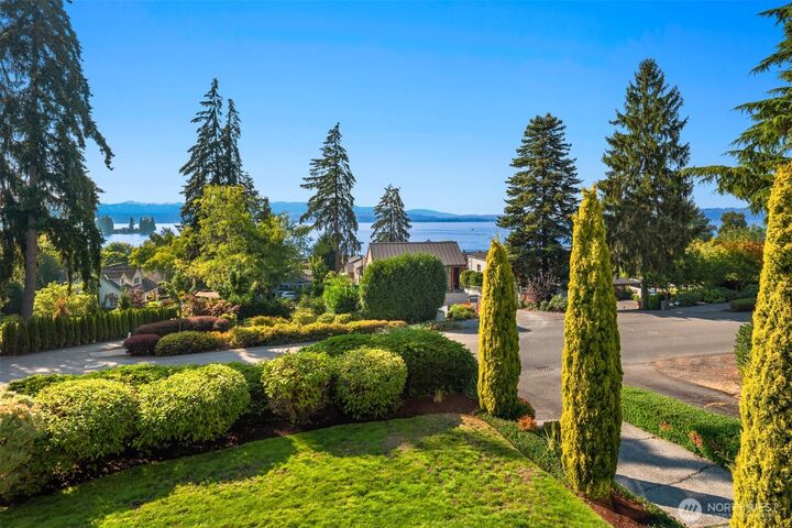 Property Photo:  4600  92nd Avenue NE  WA 98004 