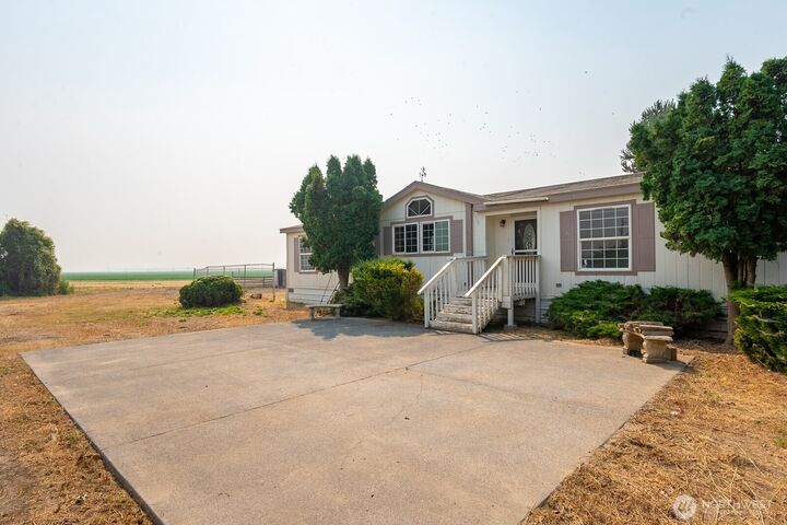 Property Photo: 12493 Hwy 28 W WA 98848