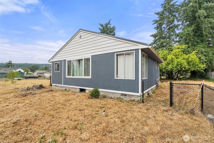 Property Photo:  204 E Eagle Street  WA 98568 