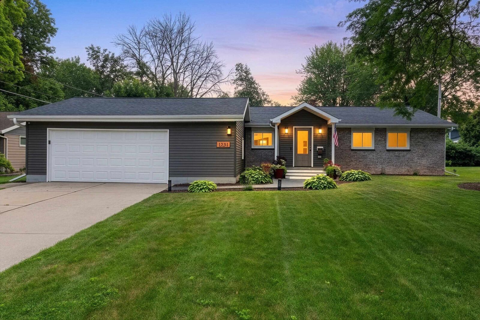Property Photo: 1221 E Hanson Drive WI 54915