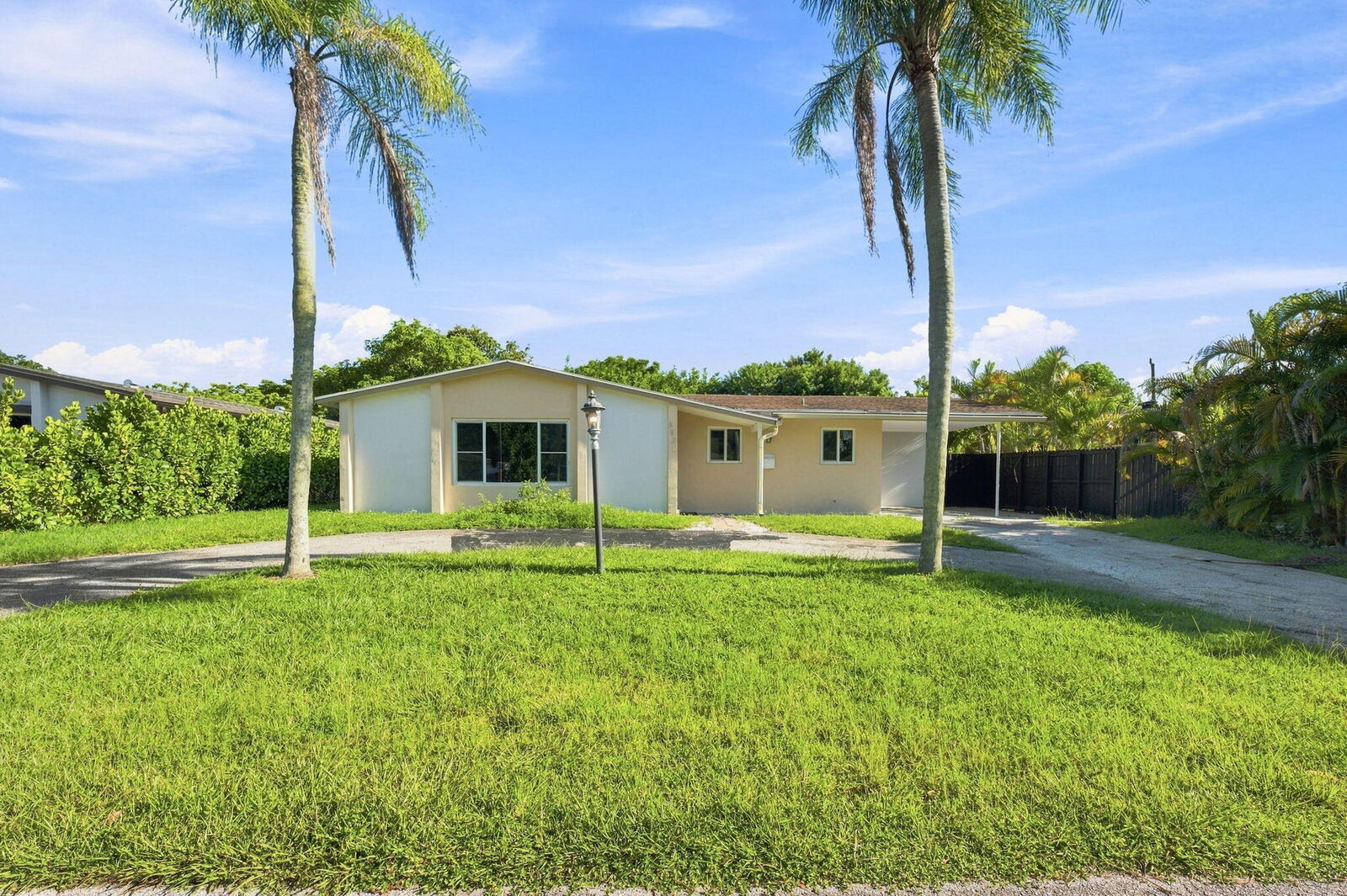 Property Photo:  6530 Hayes Street  FL 33024 