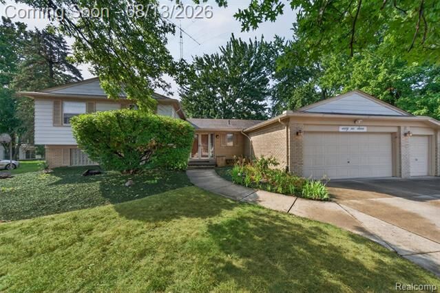 Property Photo: 6611 Cottonwood Knoll Court MI 48322