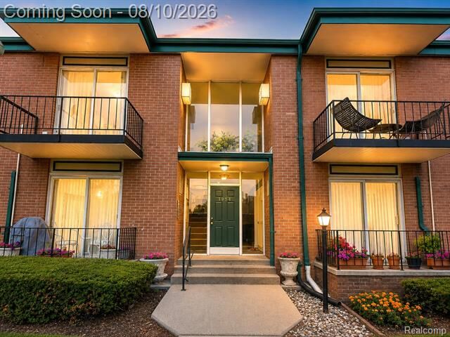 Property Photo: 1954 Axtell Drive 5 MI 48084