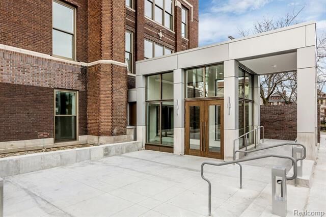 Property Photo: 1454 Townsend Street 303 MI 48214