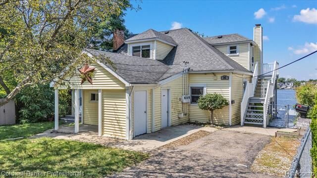 Property Photo:  16 S North Shore Drive  MI 48362 