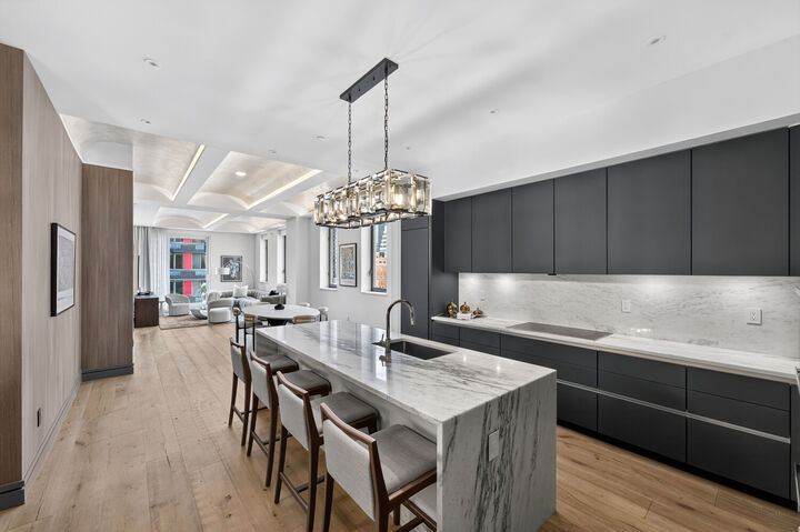 Property Photo:  305 E 61st Street 702  NY 10065 