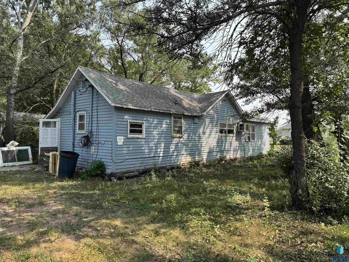 Property Photo:  602 E 1st St  SD 57368 