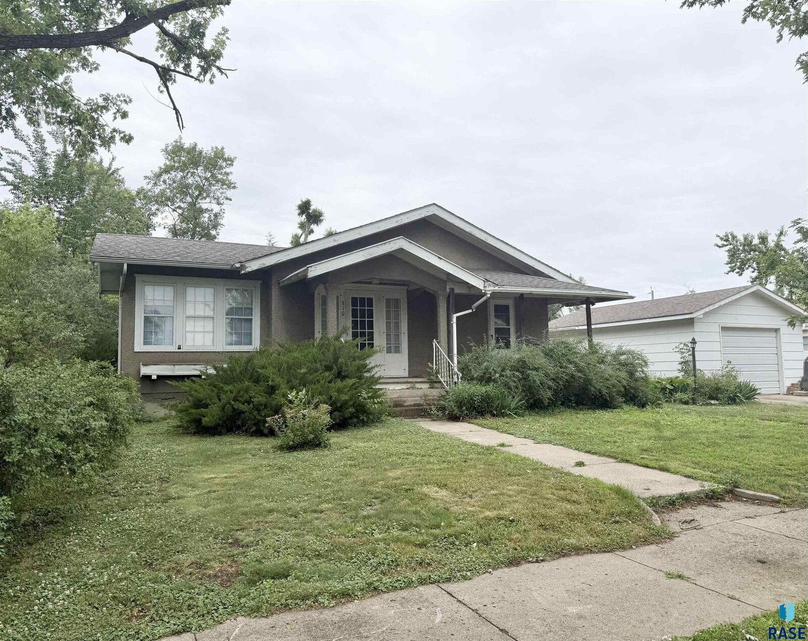 Property Photo:  310 6th St  SD 57034 